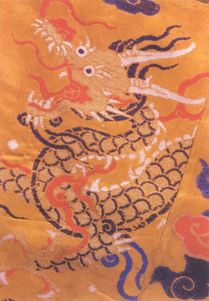 Garment of Tibetan Chuba type with four-clawed Mang dragons (Atuendo tipo chuba tibetano con dragones Mang de cuatro garras)