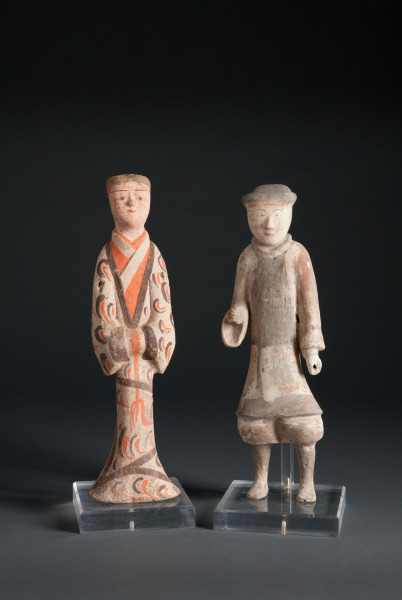 Painted ceramic figure of a male in traditional dress (Figura de cerámica pintada de un hombre con vestimenta tradicional)