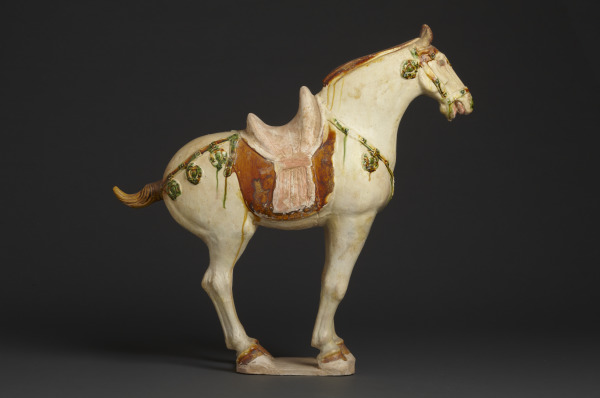 Sancai figure of a horse (Figura de un caballo en cerámica sancai)