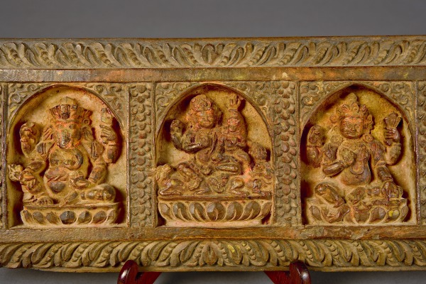 Carved Hindu manuscript cover (Cubierta tallada de manuscrito hindú)
