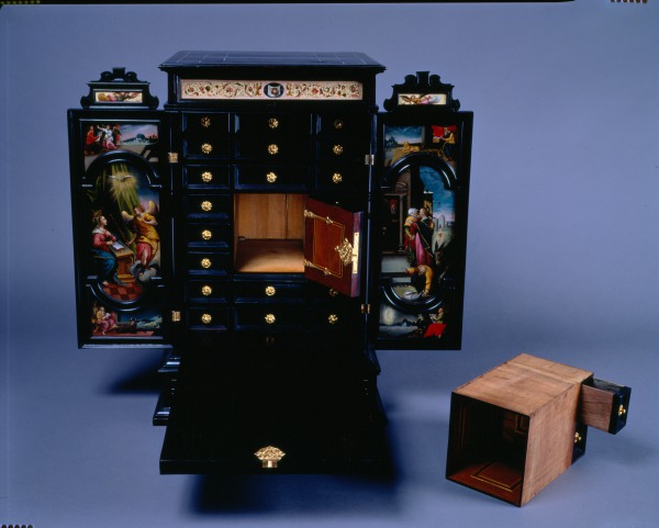 Collector’s Cabinet (Kunstkammerschrank [Gabinete de coleccionista])